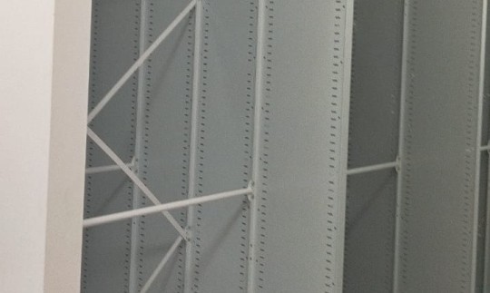 стеллаж для театральных костюмов