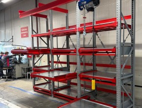 Цеховые стеллажи под фирменный стиль предприятия