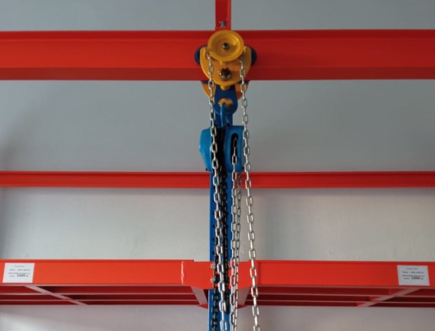 стеллажи с выкатными платформами сталью