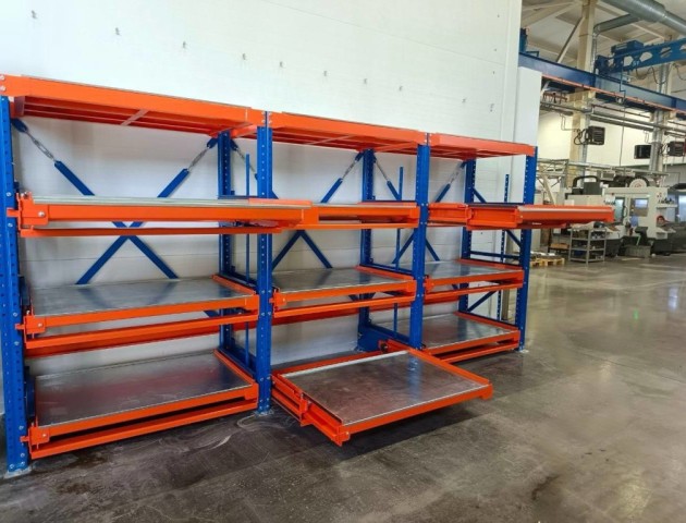 стеллажи с выдвижными полками для цеха