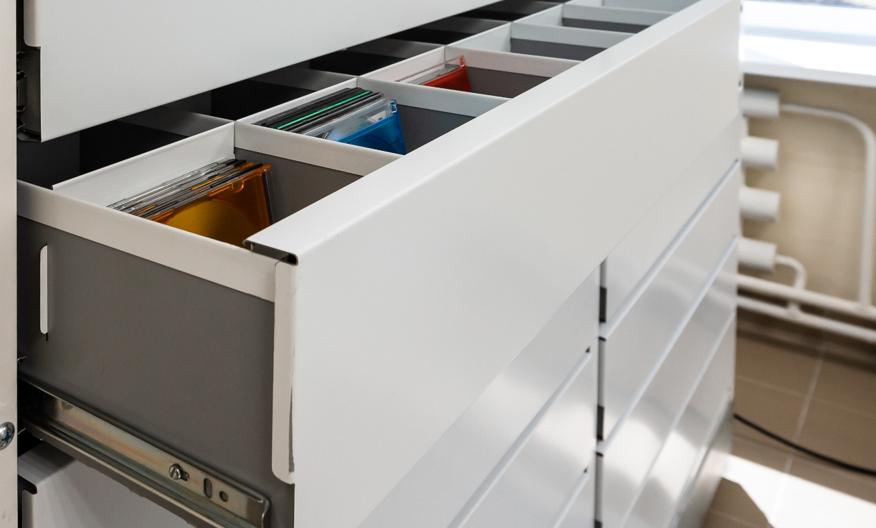 Ящик выдвижной с разделителями